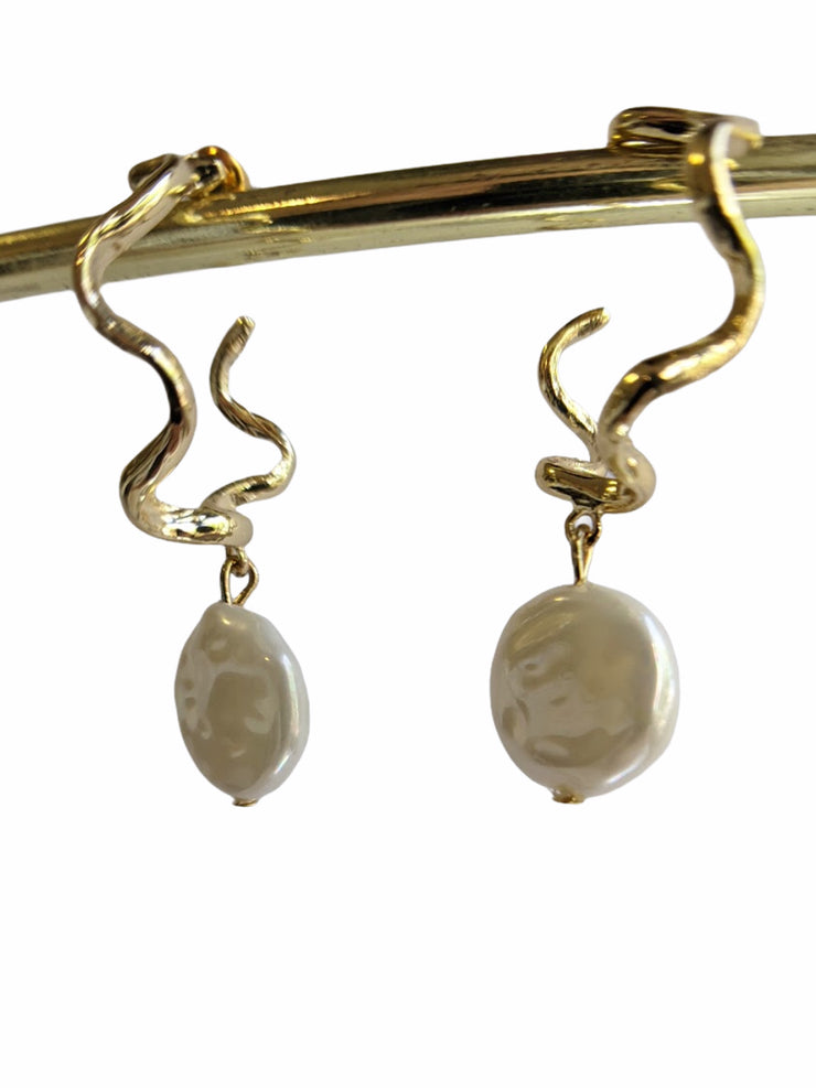 Gold Curvy Earrings With Pearls